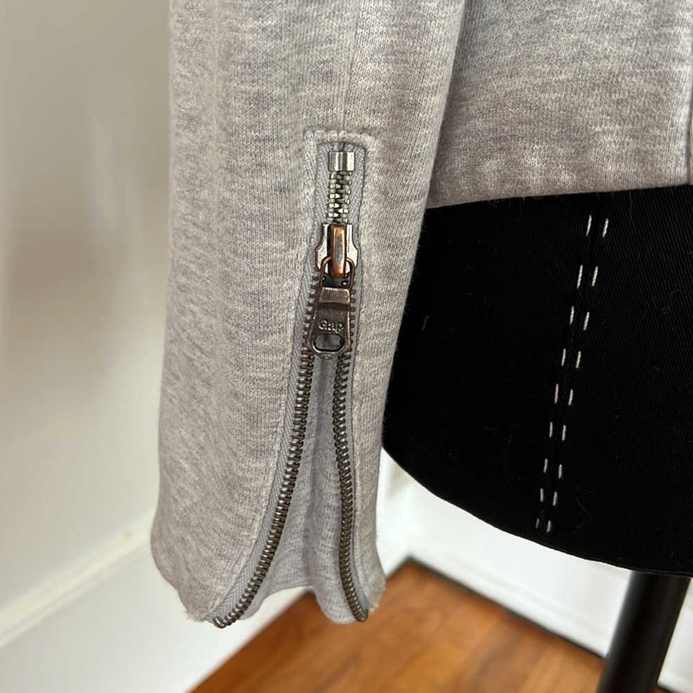Gap Jacket 🤍 - Picture 6 of 12
